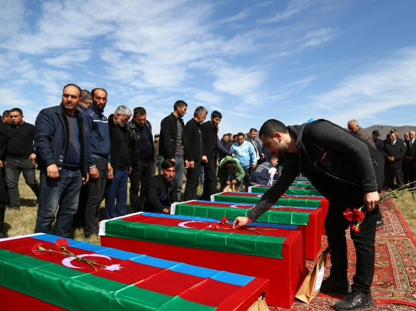 Hocalı katliamının yedi kurbanının kalıntısı Hocalı'da defnedildi - Resim: 10